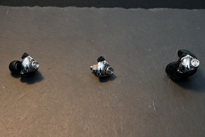 jo[TIEMƂĂłȂAJX^C[s[X𑕒邱ƂŃJX^IEM̂悤ȍ𓾂ƂJ́uMAKEvV[Y̎@BCz̃RAȕ͏]́uMAKEvV[YlA`[jOp[cpĎD݂̉ɃJX^}CYłƂ