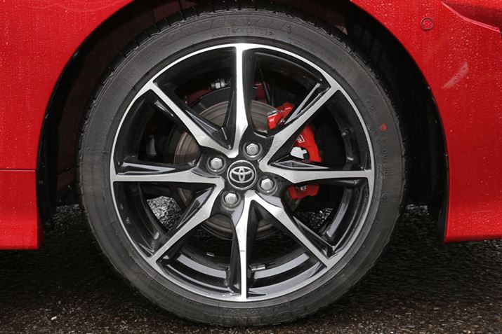 uANA GRX|[cvɂ͐p̃A~zC[ƁAԂœhꂽu[LLp[̗pĂ