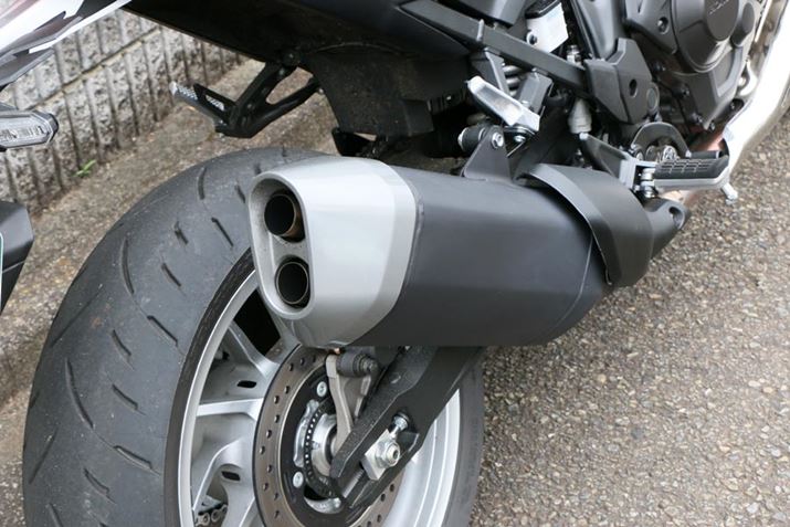 傫߂̃TCT[ɂ2{̔rC𑕔