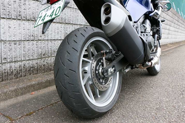 Ã^CTCY180/55-17Ƒ߁BOƂɃWA^C𗚂