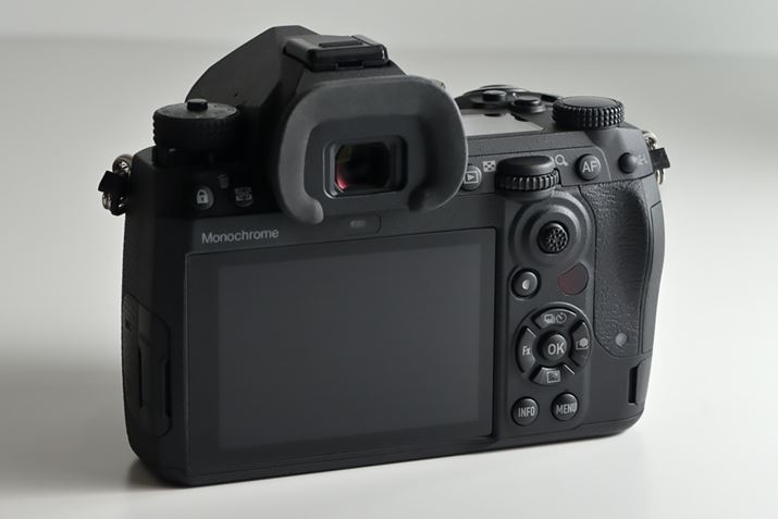 wʍɁuMonochromev̕O[ň󎚁BuO[{^vO[̔zF