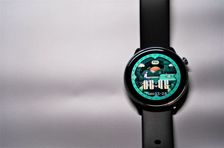 1.28C`̃fBXvĆASnƎF̃oXꂽTCY