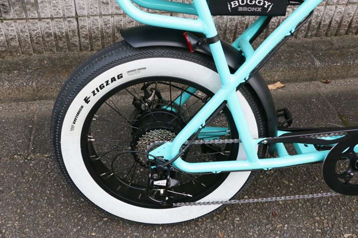 tg̃^CAƓBւɁAD͂˂h傫߂̃tF_[Ă