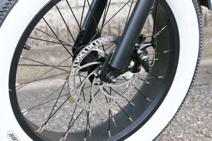 u[L͑OƂ@B̃fBXN𑕔