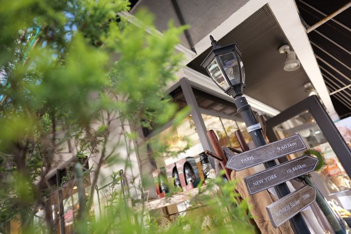 ȊŔɒڂăVb^[؂1BŔBeƎUȎʐ^ɂȂ肻̂ŁAOɂ؂𗘗pċԂ𖄂߂悤ɍ\}肵BƂ낯悤ȔO{PɎdオĂLUMIX S5IIA20mm F2 DG DNAF2A1/125bAISO100AWBFVAtHgX^CFX^_[hBeʐ^i6000×4000A9.5MBj