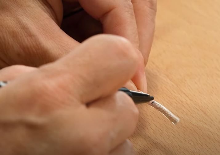 2{Ɂg􂢂hP[u̔햌ЂƂgނāh܂BꂢɎdグ邽߂ɁAł͖ygăKChƂȂĂ܂Bgނh햌̒1.5`2cmOオڈł