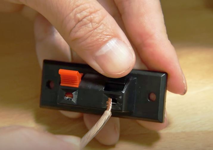 ł͂܂Aʐ^̂悤ȃvbVƌĂ΂[qAvXs[J[܂Bڑ@́A/Ԃ̕āAɃXs[J[P[u̓A𗣂