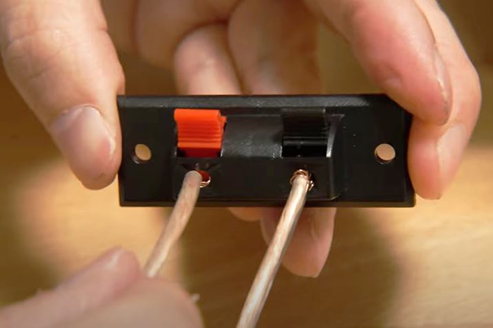 [qolɂȂĂ̂ŁA܂P[uŒ肳܂B܂葾P[u͐ڑꍇ̂ŁAӂ܂傤