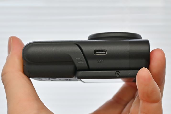 Y͔ABeɌJoȂdlBʂɂ́Aobe[̏[dEdPCƂ̐ڑɗpUSB Type-C[qĂ