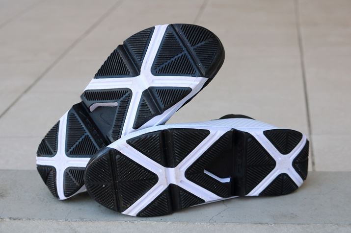 yʐ^zlIv̂悤ȑfނƃbVnd˂邱ƂŁAݍނ悤Ȑ▭ȃtBbgƁAKɕۂ߂̒ʋCAbp[ yʐ^zȂ₷p^[܂ĂAp̂Ȃ₩ȐڒnƏRoT|[gAEg\[