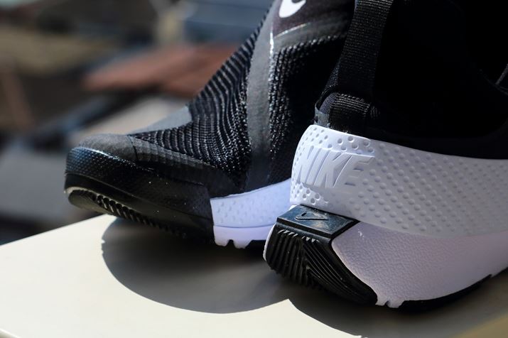 gD̃Lbvƃq[̃LbNX^hB2̃p[cƓƎ̃qW\킳邱ƂŁAgȂԂł̒E\ƂȂ