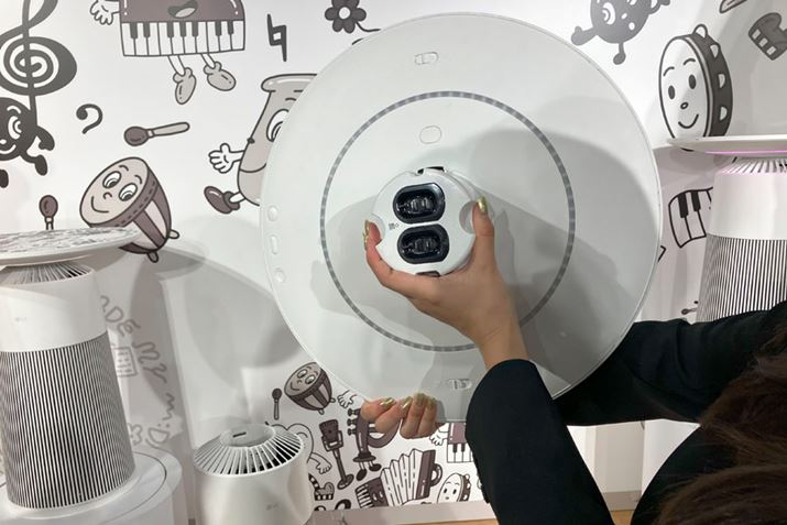 V̃e[u͎O\ŁAʂ̃J[`̂̂Ƒgݍ킹ăJX^łƂɃj[Nȃ|Cgł