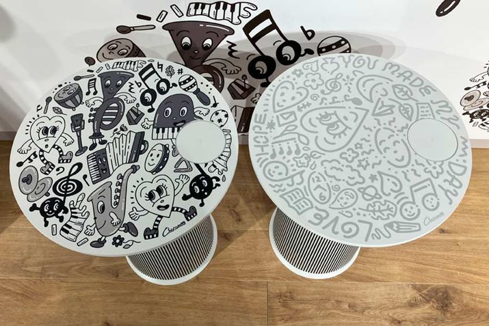 518Makuakes̔ł́AJ[̓sAzCĝ݂ŁAV̓Eh^݂̂łACXg[^[ChocomoõCXgVɎ{ꂽChocomoo MUSIC i摜j Chocomoo LOVEi摜Ej w邱Ƃ\B̈ʔ̔̍ۂɁAJ[V̃CAbvɑAJX^}CY̑IL邱Ƃ҂Ƃł