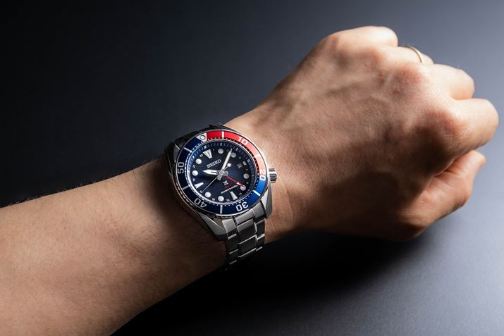 u[×bh̑gݍ킹͐āA̋G߂ɂ҂