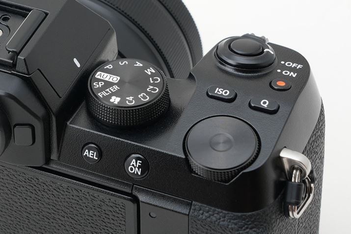 uX-S10ṽJ㕔EBuX-S20vɔׂƃ{^ނ̃GbWキAwŒTĂɂƊ邩܂