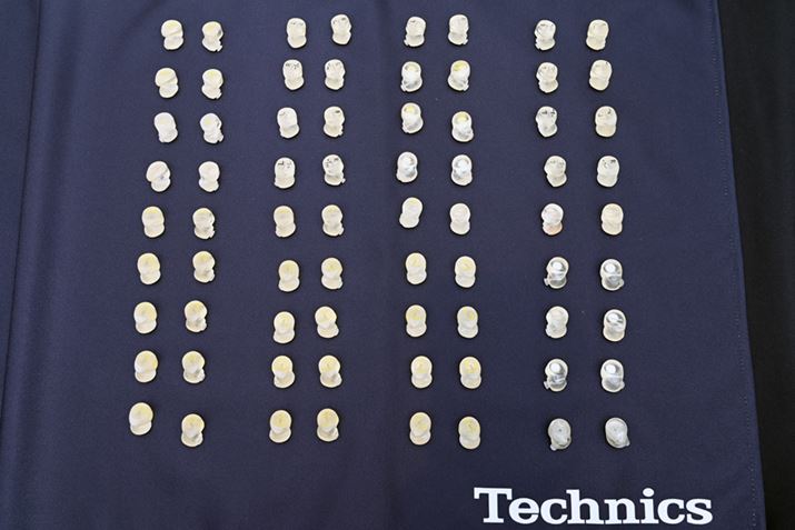 uEAH-AZ80v̌`󎎍Bił̌`ɂǂ蒅܂ł300ȏ̎삵