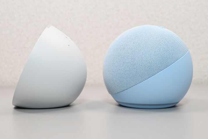 uEcho PopvƁuEcho Dot with clocki5jvׂĐ^ʂƂBuEcho Dot with clocki5jv\RpNgȃTCYAuEcho Popv͉sȂĂɃRpNgɂȂĂ