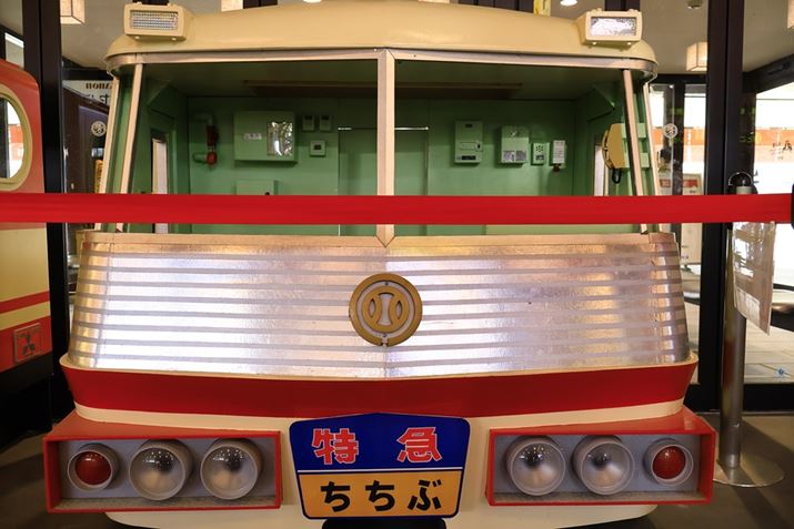 wDł́Au}ԁvo}EOS R10ARF-S18-45mm F4.5-6.3 IS STMA18mmi35mmZ29mmjAF5A1/60bAISO1000AzCgoXFzAsN`[X^CFiBeʐ^i6000×4000A8.7MBj