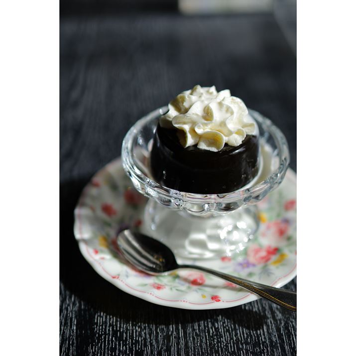 O_Ђ̋ł́AĂ̖{R[q[VbvƂĉ^cĂāAʌ̃R[q[[[܂I O_Ђɂ͏h{݂āAHA\łiV^RiECX̉eŋx~̃T[rX̂ŁAOɂmFjEOS R10ARF35mm F1.8 MACRO IS STMA35mmi35mmZ56mmjAF1.8A1/4000bAISO100AzCgoXFzAsN`[X^CFX^_[hBeʐ^i4000×6000A8.1MBj