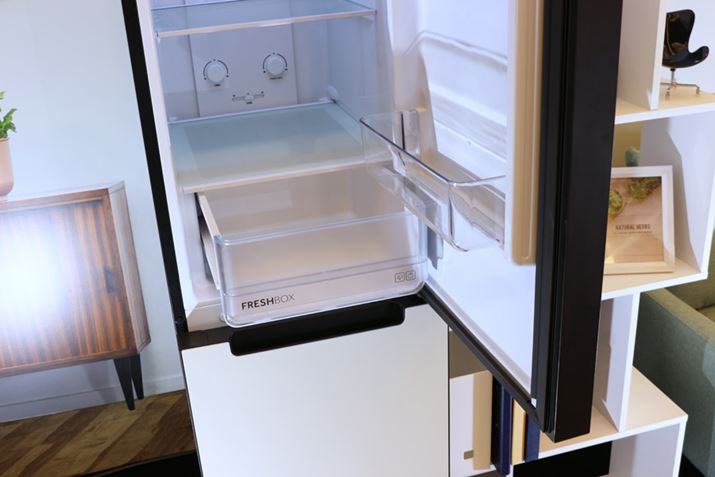 ①ɂ̓hA|Pbg܂AhA90xɊJԂŉɂooĂ܂