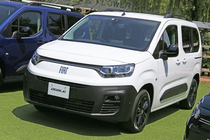 ubNop[Aق̌ZԂƑ傫قȂ_B{fBJ[͎ʐ^́uWF[g zCgv̂قAu}GXg O[vufBelI u[v̑S3F