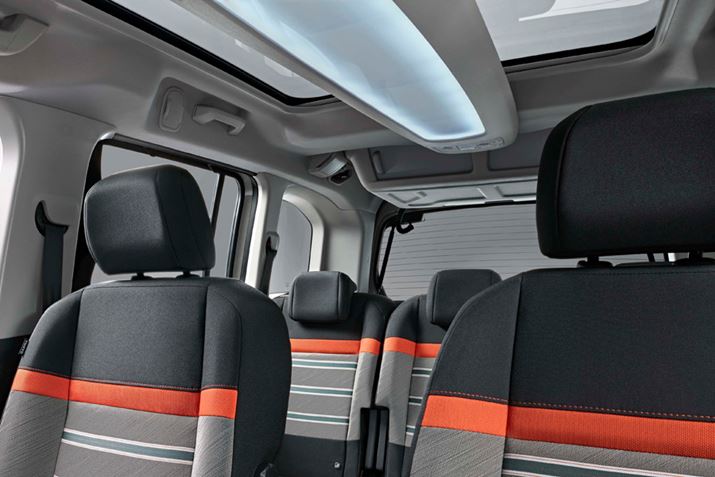 uxSṽCeAB[t֏cɐݒuĂ̂uWgbvvƌĂ΂锼̎[gC