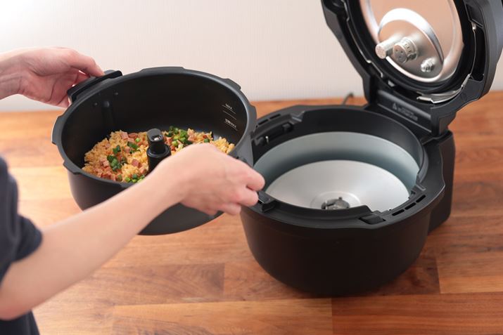 Ȃׂ{̂ɃZbgBH𑕒Ȃׂ̏dʂ1.3kgŁA3l̐HނƏd͌\܂AȂׂɂ͎肪tĂ̂Ŏ^т͂قǕSɂ͊܂