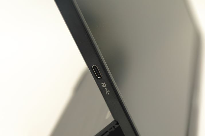 oCfBXvCUSB Type-CŐڑ鐻iB[q狟łd͂ƂƁAP[uŉf܂œ]ł邽߂