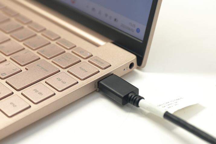 USB Type-AłȂłOKȂ̂USBڑ̃bgBڑ悪USB[qȂ̂ŁAP[u1{ōς