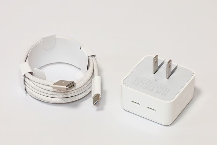 ufAUSB-C|[g35WRpNgdA_v^vBP[uƖ{̂Ƃ̐ڑ̐F́A{̐FƓꂳĂ܂