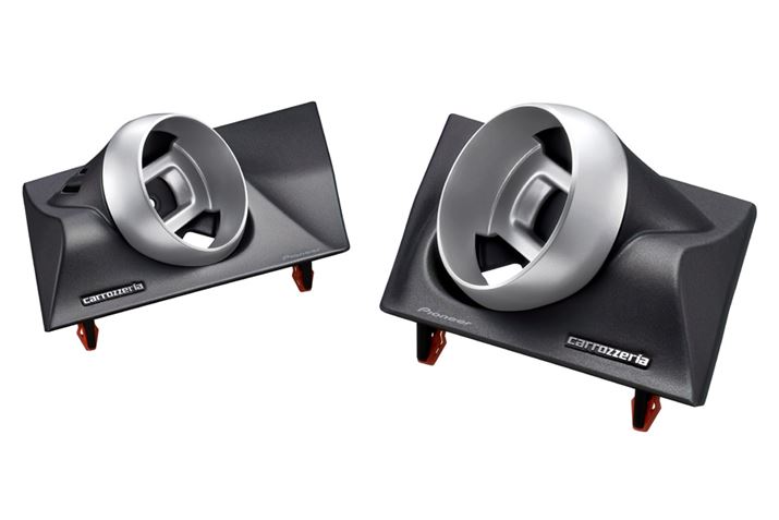 uUD-K305v́AuJ[NXṽ_bV{[hɃ}b`ubNƂȂAVo[{邱Ƃő݊fUC