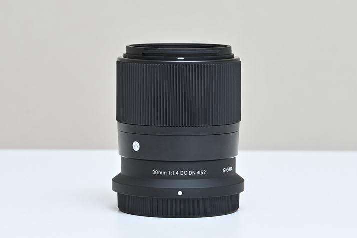 u30mm F1.4 DC DNv͑S75.3mm/d285g̕WYBu16mm F1.4 DC DNvƔׂƑSZAgѐɂ܂
