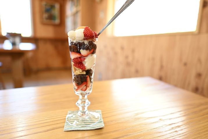 35mmZŏœ_24mm̍Lp𐶂ÃptFƂƂɃJtF͋̕C`悤ɎBe܂BɏЉu30mm F1.4 DC DNvłʑ̂BeĂ̂ŁAp̈Ⴂɂ郌Y̎gȂƂāAЎQlɂĂZ 50A16mm F1.4 DC DNA16mmi35mmZ24mmjAF1.4A1/50bAISO100AWBI[gAsN`[Rg[FX^_[hAANeBuD-CeBOFȂABlbgRg[FWA䂪ݕ␳FAܕ␳FBeʐ^i5568×3712A5.8MBj