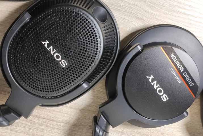 ʐ^uMDR-MV1vAʐ^EuMDR-M1STvB\j[̃j^[wbhz͂܂ňтĖ^̗pĂAuMDR-MV1vŏ߂ĊJ^̗p