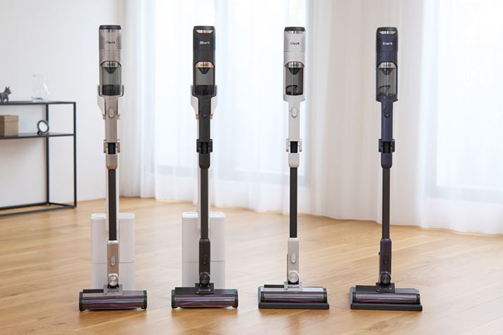 uShark CleanSense iQv̓zCgA~jEiE2Ԗځjƃ~bhiCgO[iE[j2FpӁBuS~WhbNvtuShark CleanSense iQ{v2FWJŁACg`^jEi[jƃ^ubNi2ԖځjCAbvĂ܂