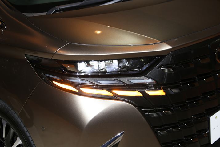 ufC^CjOCgv̓OƗZ悤ȃfUC{ĂAwbhCgɉ2ŔzuĂB܂AufC^CjOCgv̉1̓EBJ[̖ʂB摜́uAt@[hv