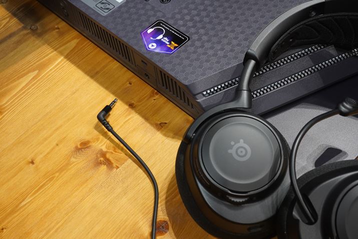 wbhz[q́uDTS HeadphoneFXvɂΉB4ɑΉȂ̂ŁA}CNt̃Q[~OwbhZbgڑ̂ɂ֗