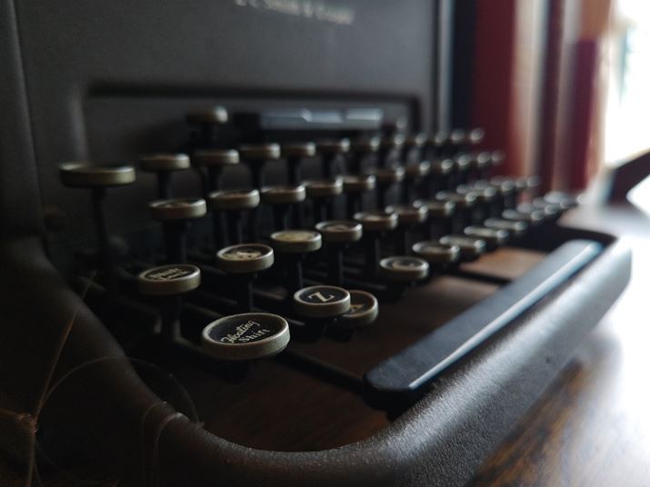 AQUOS R8 proAY[F0.7{AxFISO412AVb^[Xs[hF1/100bAilFF1.9AzCgoXFI[gAI[gHDRFItBeʐ^i3968×2976A2.5MBj