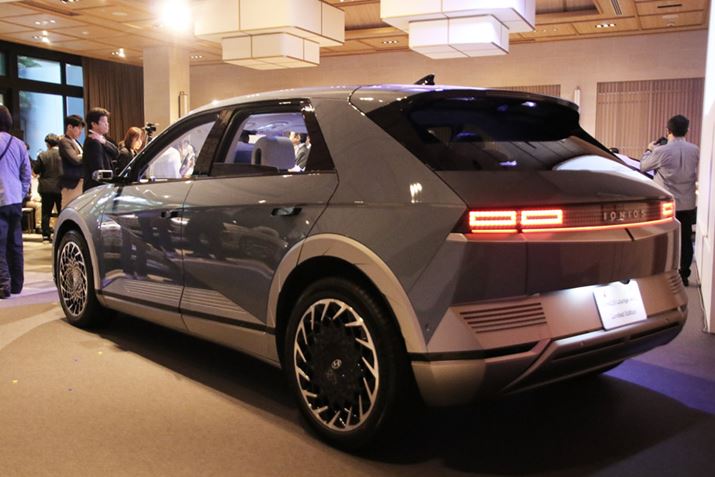 AWDf̃CAbvgV[d@\̒ǉȂǁAAbvf[gꂽuIONIQ 5v͓{̃[U[̈ӌ荞܂Ă