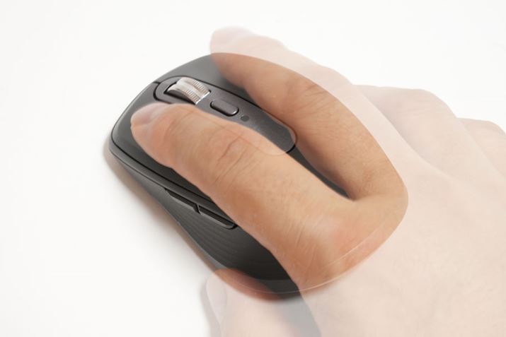 uMXV[Yv̍ŏʃ}EXuMX Master 3Svi84.3×124.9×51mmA141gjRpNgyʂłBrȊ傫M҂łAԂPCƂł́uMX Anywhere 3Sv̂ق͏Ȃł