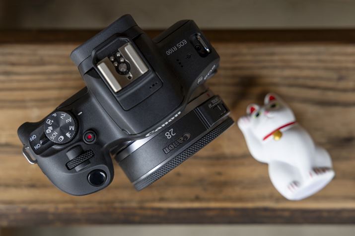 uRF28mm F2.8 STMv̑S͖24.7mmiY[jBɔApP[LƌĂԂɂӂ킵YłBY\PMoivX`bN[hj񋅖ʃY܂6Q8ŁA^Eyʂƕ`ʐ\𗼗Ă܂