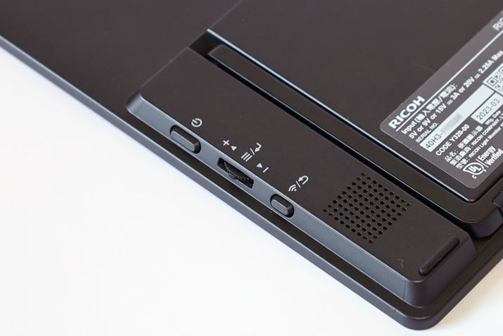 Eʂɓd{^A{[{^A͐؂ւ{^Ă܂B{^̉Eɂ̂1.5W̃Xs[J[