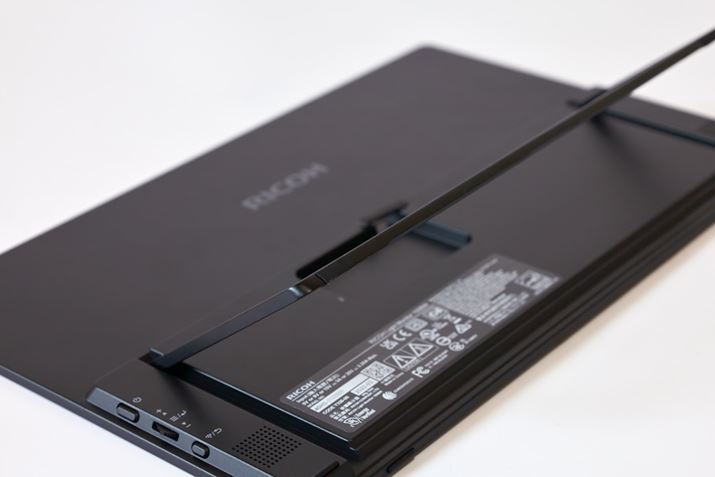 X^ḧ萫A^b`y͎ɃOO܂BX^hƖ{̂ɃS芊ɂ̂܂