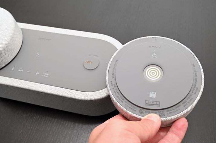 CXAXs[J[̔wʂɂ͐p̏[d[qpӂĂAtgXs[J[̏ɒuŏ[dł