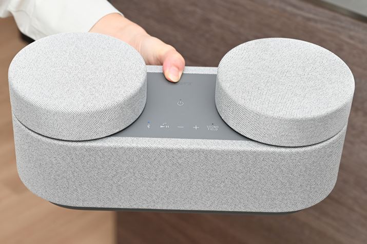 CXAXs[J[łȂAtgXs[J[ɂobe[BgpɓdP[uKvƂȂ̂ŁADȏꏊɎoėpłBX}[gtH^ubg[Ƃ̐ڑBluetoothgp邽߁Aݒu̎Rx͋ɂ߂č