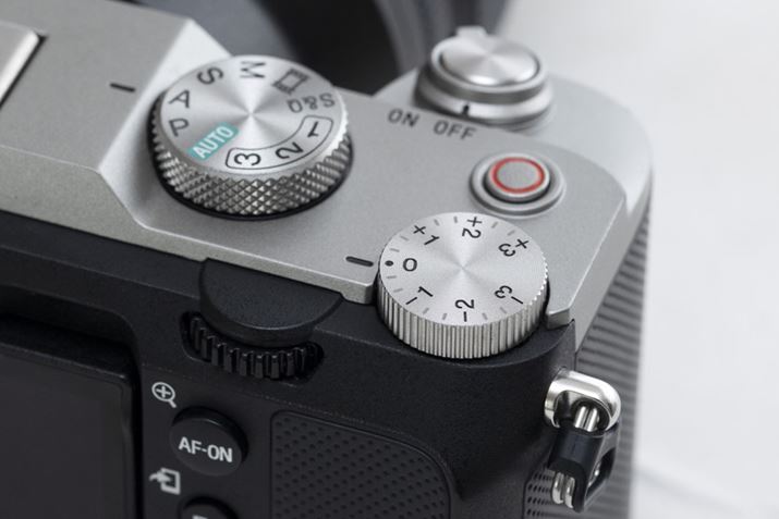 쐫ł͘Io␳_C̃fUCD݂łB̃^bNȊłBOϓIɂ̓{^_CKvŒɗ}ĂہBƂlɁABeɏWłdlƌ܂