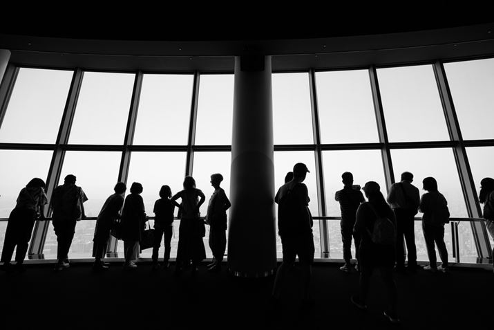 Lp[̏œ_20mmŎBeBnォ獂350mAXJCc[uV]fbLvɂƂBslX̗lq𒴍LpŃ_Ci~bNɋL^ł܂7CAFE20-70mm F4 GA20mmAF4A1/500bAISO100AzCgoXFI[giWjANGCeBuX^CF