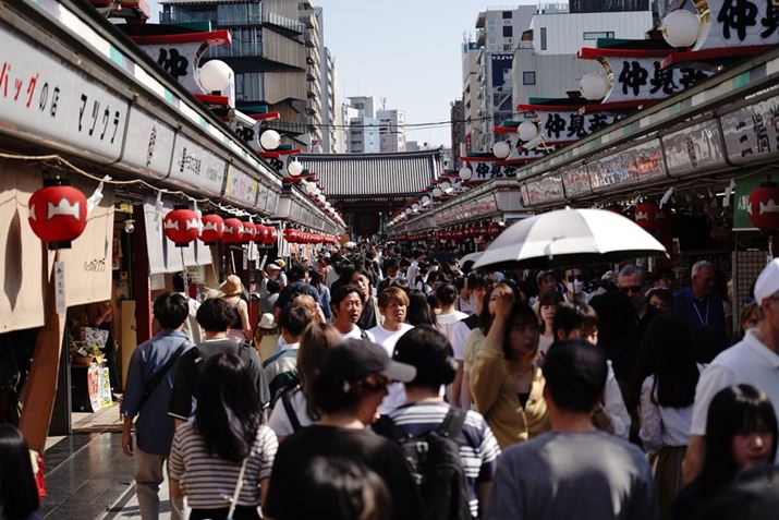 ʂBV[̓Y]ɂāAkʂgAGȗlqȂBĂ݂ł7CAFE20-70mm F4 GA70mmAF4A1/1000bAISO100AzCgoXFI[gizCgDjANGCeBuX^CFNA