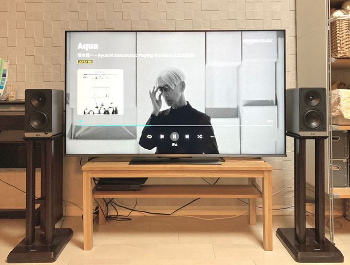 MґrO55V^t4KerATVS REGZAu55Z670KvƑgݍ킹ƂBXs[J[X^h̓I[fBIpɎgĂtHXeNX̐iBĐ𕷂ȂAXs[J[̑OʒuBŏIIɎʐ^̂悤ɃXs[J[̃obtʂerʂ8cmقǑO֏oʒuŗ