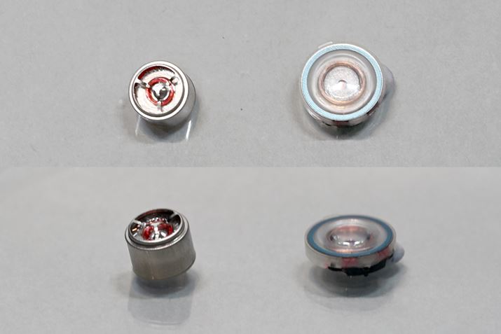 ʐ^́uWF-1000XM4vɓڂĂhCo[jbgAEuWF-1000XM5vɓڂꂽVJ́u_Ci~bNhCo[XvBa6mm8.4mmɊg債Ă邪A݂Ȃ}Ă邱Ƃ킩